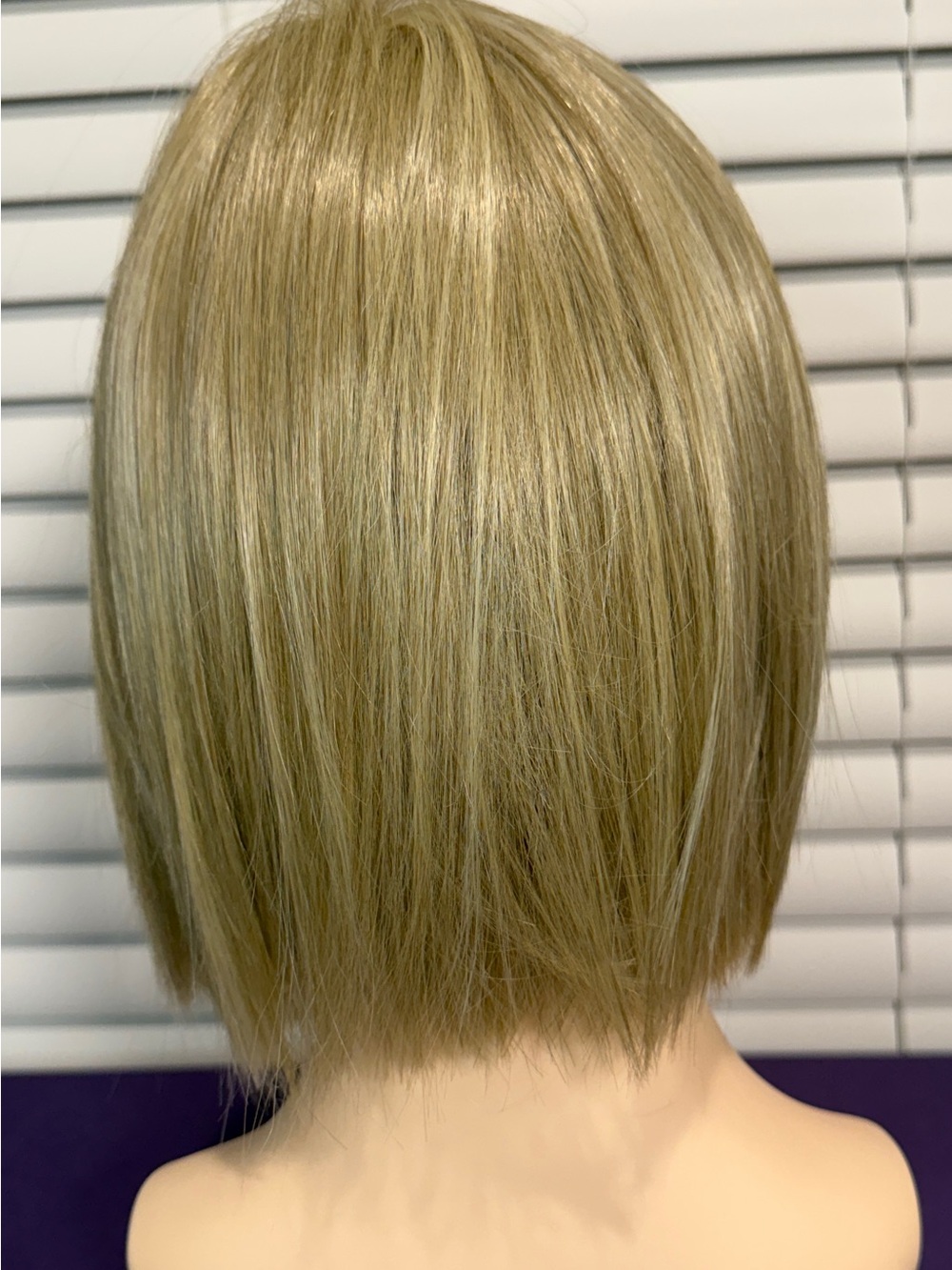 Blonde Straight Bob Wig – Creamy Blonde - Picture 3 of 6